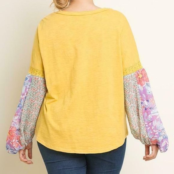 Umgee Plus Lemon Slub Knit Split Neck  Floral Top - Picture 4 of 4